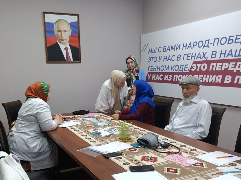 В штабе общественной поддержки ЕР в Дагестане прошел медицинский прием пожилых граждан