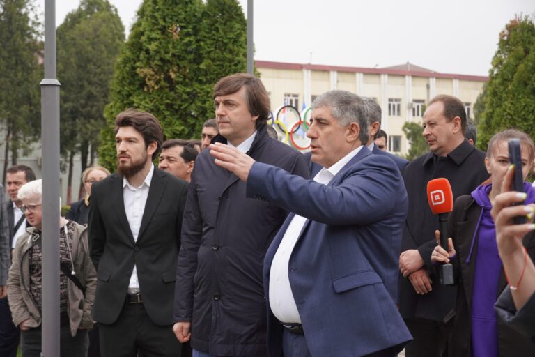 Министр просвещения России Сергей Кравцов и ректор ДГПУ им. Р. Гамзатова Нариман Асваров. Автор фото пресс-служба Министерства просвещения РФ