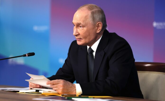 Россия. Кремль. Путин. 25 лет во главе России! Президент России Владимир Путин остаётся одной из ключевых политических фигур XXI века