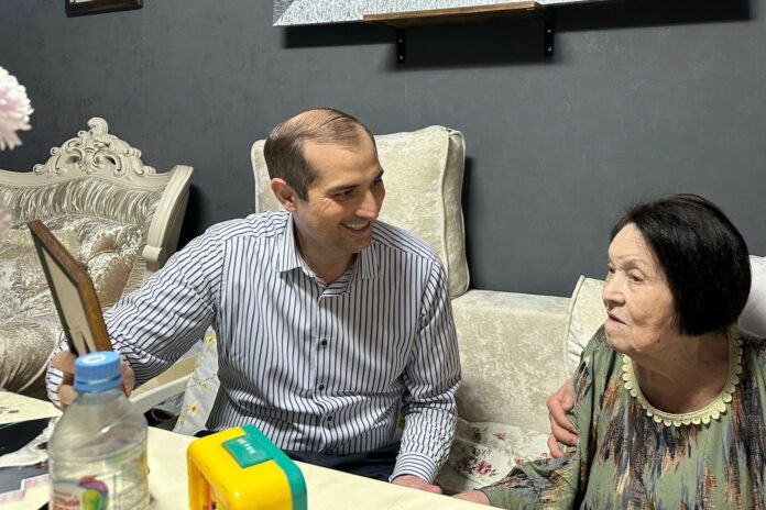 Оверина Валентина Георгиевна и Амиралиев Заур Гусейнович. Фото: пресс-служба Дагестанского регионального отделения ВОД «Отцы России»