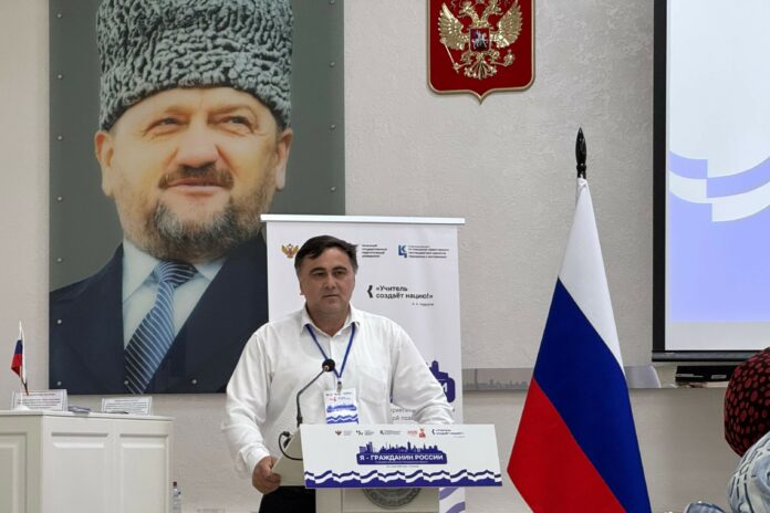 Гереев Руслан Маликович выступает на II Межрегиональном молодежном форуме «Я – гражданин России» в Грозном
