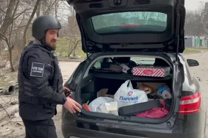 Исрафилов Исрафил Раджабалиевич в Мариуполе раздает гуманитарную помощь