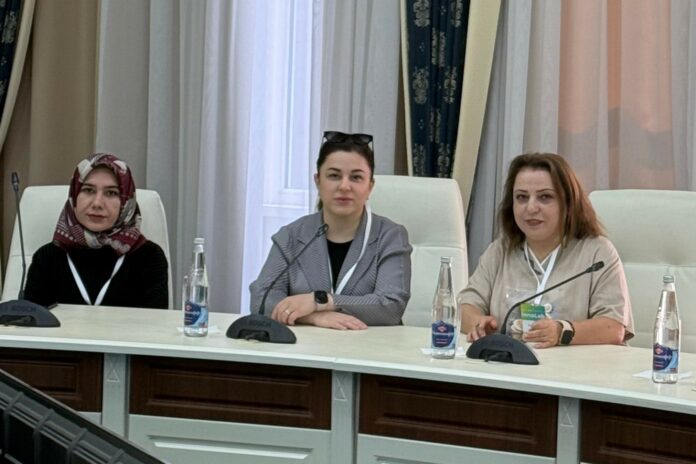 На фото слева на право Рамазанова Индира Руслановна, Салманова Джамиля Абдулкафаровна, Курбанова Аминат Магомедовна