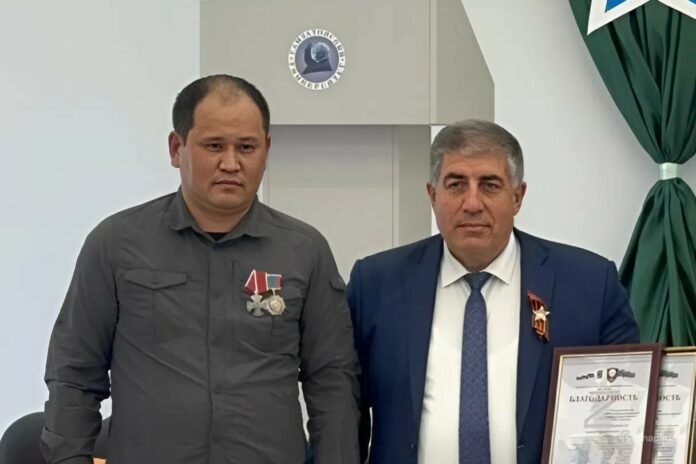 Нариман Асваров и Рахим Нурмуханов на мероприятии в ДГПУ им. Р. Гамзатова
