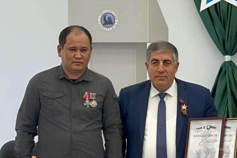 Нариман Асваров и Рахим Нурмуханов на мероприятии в ДГПУ им. Р. Гамзатова