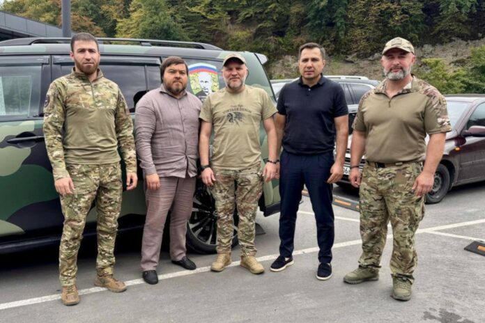 Нальчике состоялась встреча помощника полномочного представителя Президента РФ в СКФО Айдамира Валиева с командиром 3-го разведывательно-штурмового отряда бригады «Ветераны» Сергеем Хабаловым, известным под позывным «Горец». Фото: соцсети Батальона 
