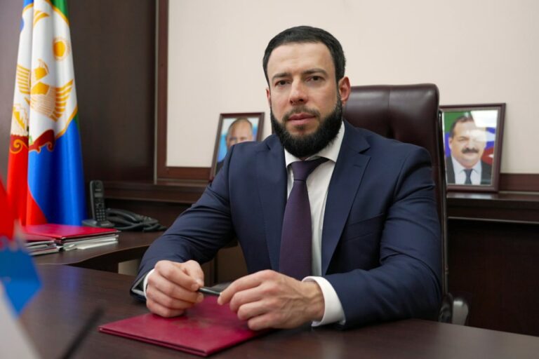 Депутат г. Махачкалы Руслан Шавлухов поддержал инициативу запрета продажи вейпов