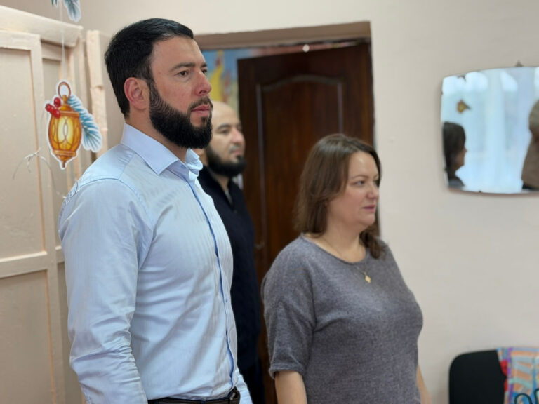 Школы и детсады Махачкалы получат дополнительный инвентарь и оргтехнику