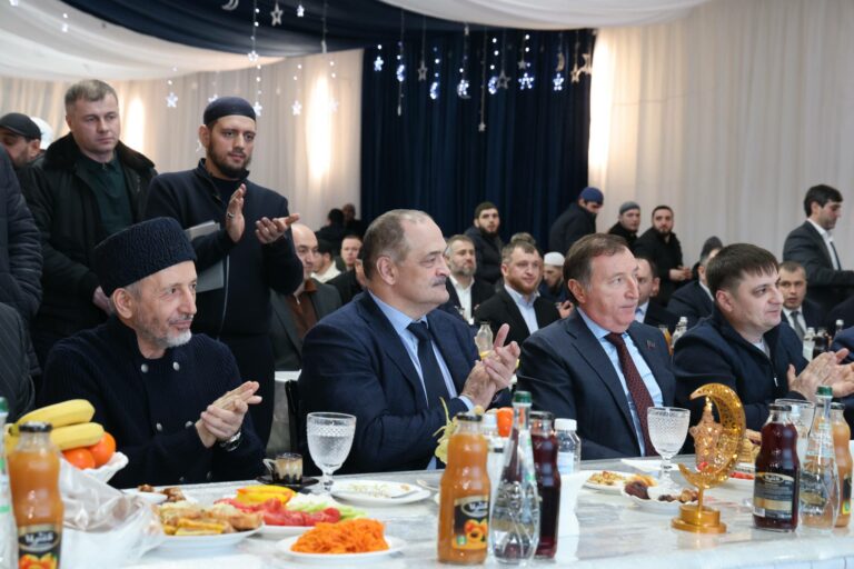 Сергей Меликов в первый день Рамадана посетил шатер в Джума-мечети Махачкалы
