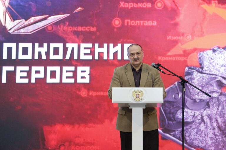 В Махачкале открылась выставка «Поколение Героев» о дагестанцах — участниках СВО